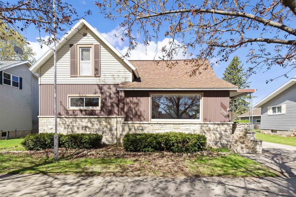 Photo of 1333 Oakes STREET, Marinette, WI 54143 (MLS # 50325622)