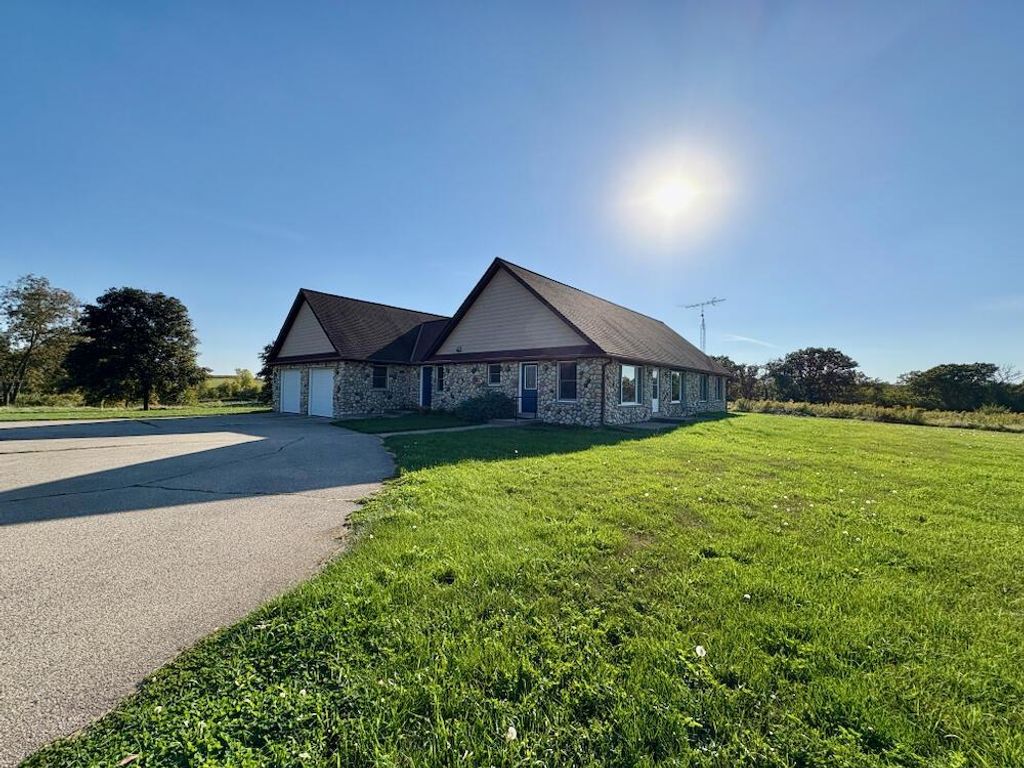 Photo of N7321 Bowers ROAD, Elkhorn, WI 53121 (MLS # 1942519)