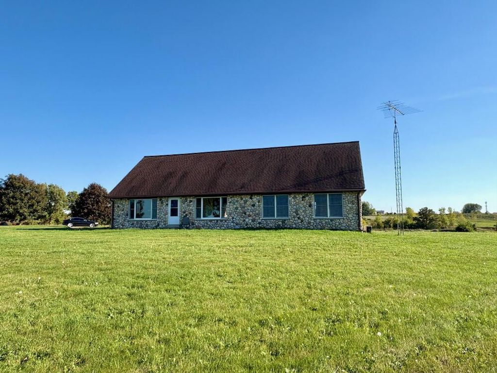 Photo of N7321 Bowers ROAD, Elkhorn, WI 53121 (MLS # 1942519)