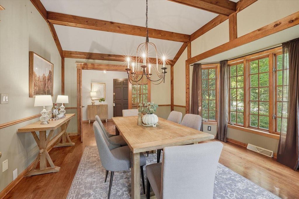 Photo of 623 Anthony COURT, Delafield, WI 53018 (MLS # 1934917)