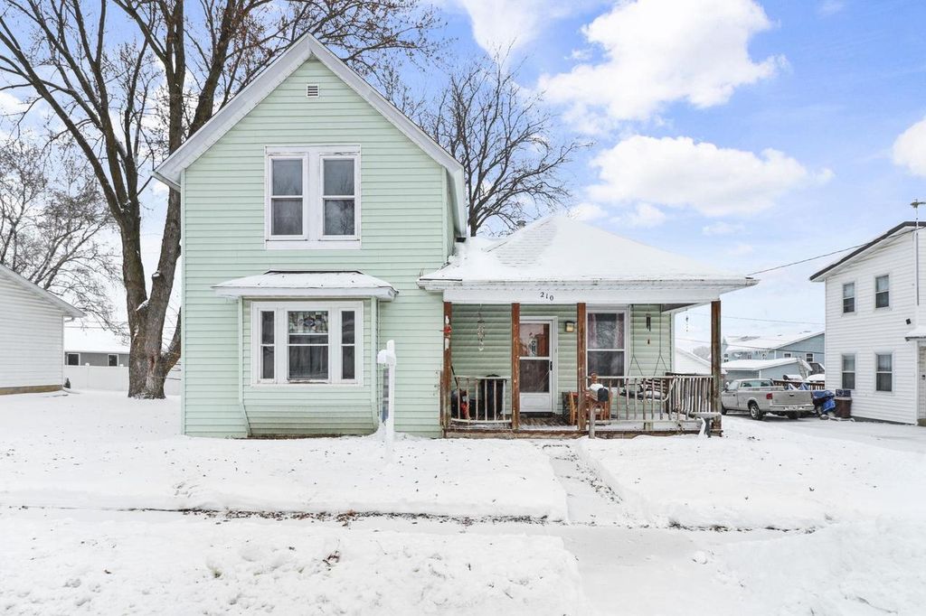 Photo of 210 E Merrimac STREET, Dodgeville, WI 53533 (MLS # 2012130)