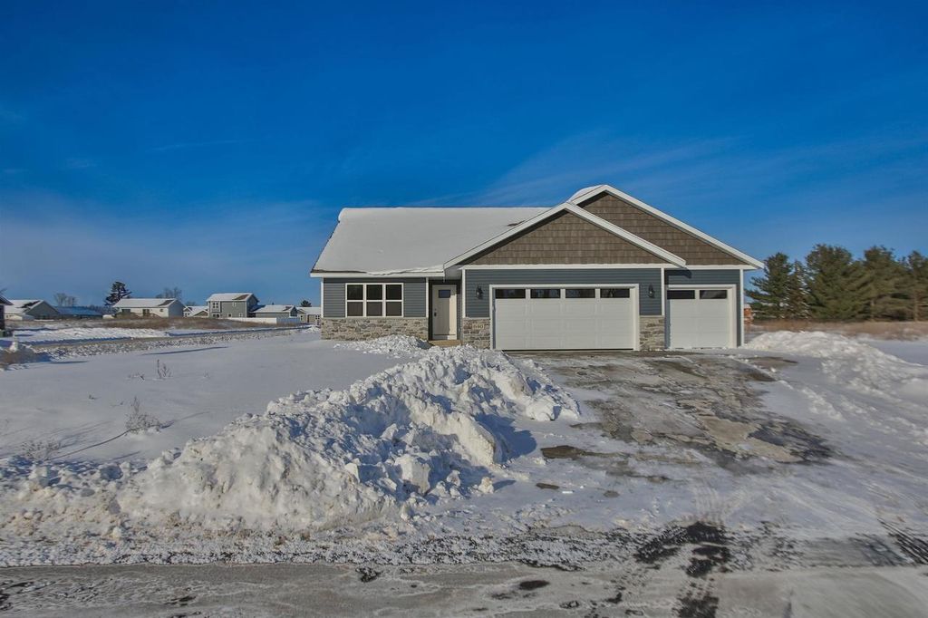 Photo of 640 Still Waters LANE, Plover, WI 54467 (MLS # 22505868)