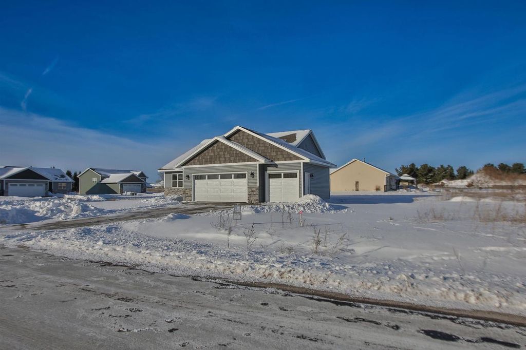 Photo of 640 Still Waters LANE, Plover, WI 54467 (MLS # 22505868)