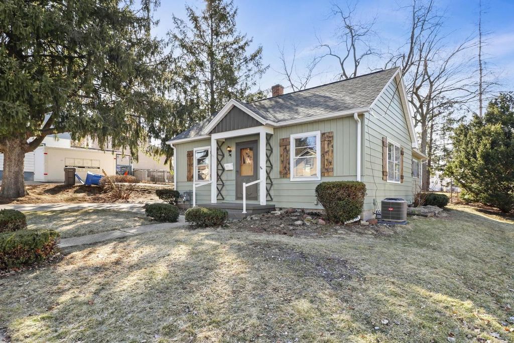 Photo of 111 E Green STREET, Watertown, WI 53098 (MLS # 2018394)