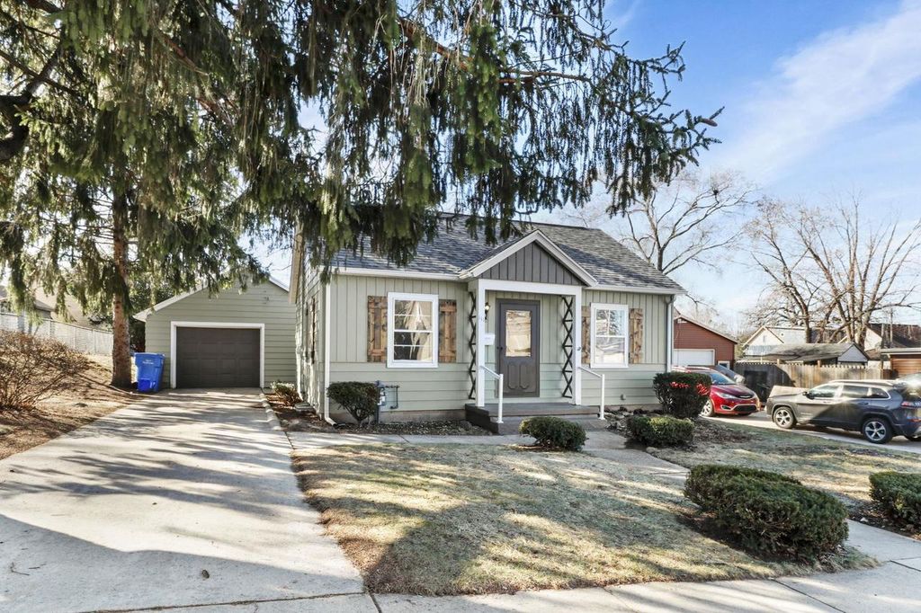 Photo of 111 E Green STREET, Watertown, WI 53098 (MLS # 2018394)