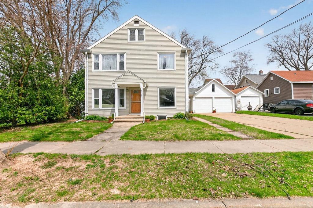 Photo of 106 W Parkway BOULEVARD, Appleton, WI 54911 (MLS # 50324227)