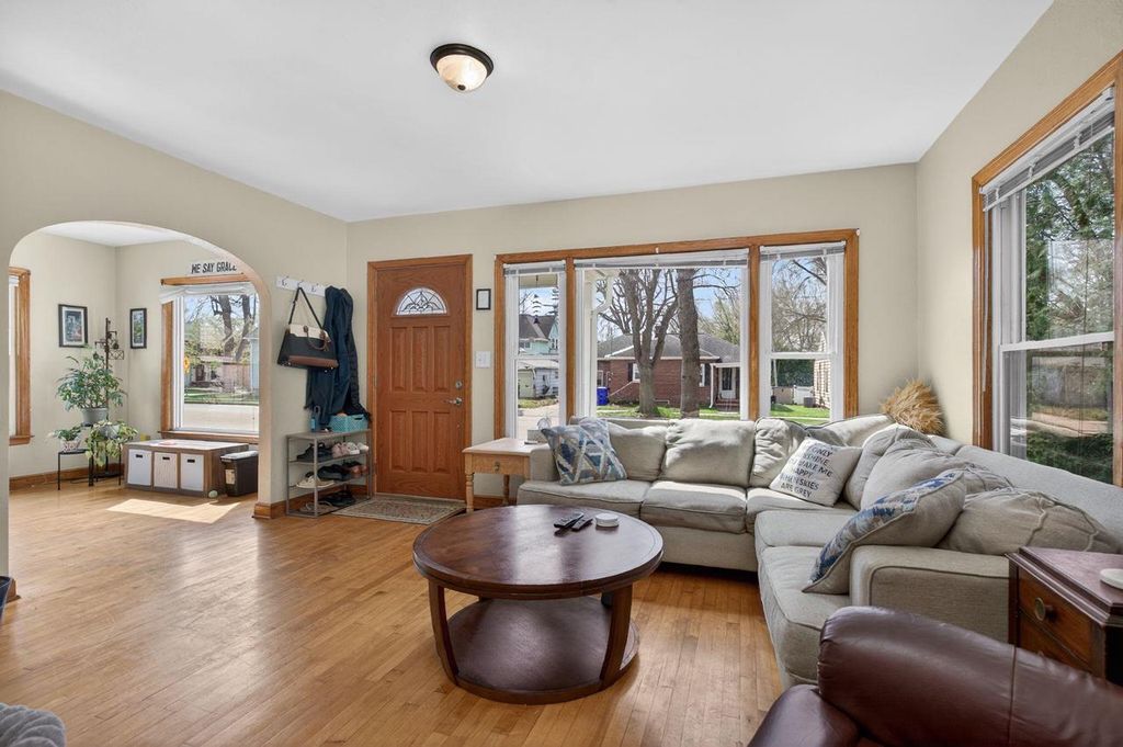 Photo of 106 W Parkway BOULEVARD, Appleton, WI 54911 (MLS # 50324227)