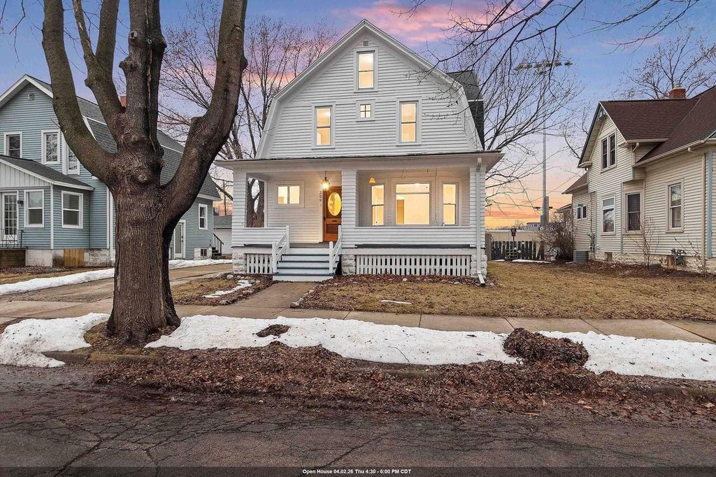 Photo of 209 Oxford AVENUE, Green Bay, WI 54303 (MLS # 50322913)