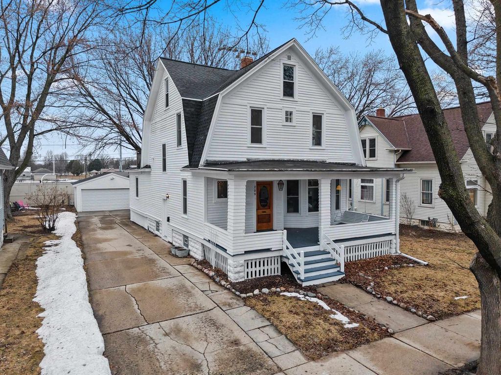 Photo of 209 Oxford AVENUE, Green Bay, WI 54303 (MLS # 50322913)