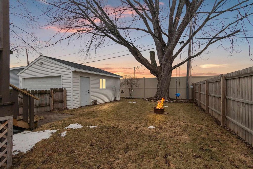 Photo of 209 Oxford AVENUE, Green Bay, WI 54303 (MLS # 50322913)