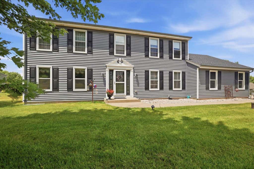 Photo of S25W30256 Jenna LANE, Waukesha, WI 53188 (MLS # 1967429)