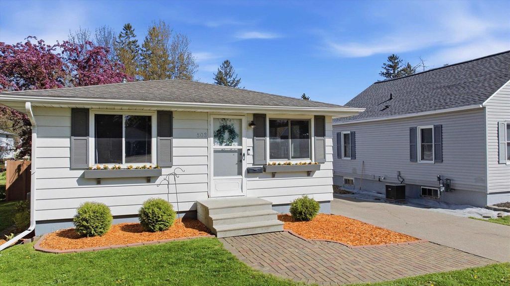 Photo of 503 N Ash AVENUE, Marshfield, WI 54449 (MLS # 22602068)