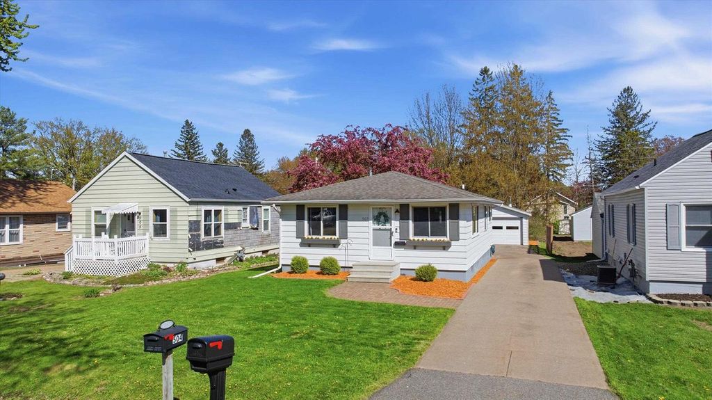 Photo of 503 N Ash AVENUE, Marshfield, WI 54449 (MLS # 22602068)