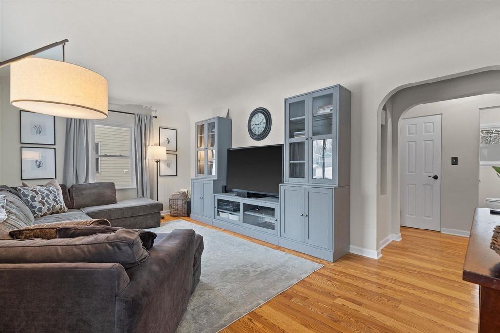 Photo of N86W16564 Jacobson DRIVE, Menomonee Falls, WI 53051 (MLS # 1944401)