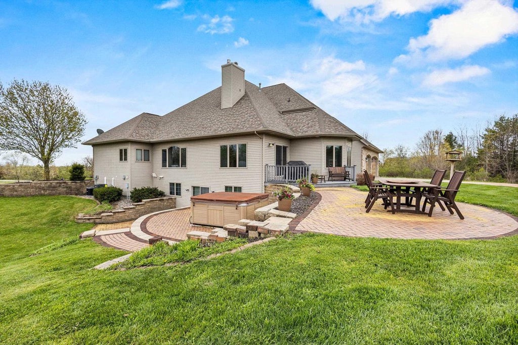 Photo of W7828 Hillview ROAD, Hortonville, WI 54944 (MLS # 50331291)