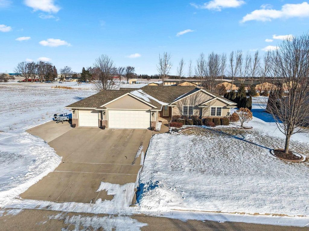 Photo of 1972 Sinclair DRIVE, De Pere, WI 54115 (MLS # 50320473)