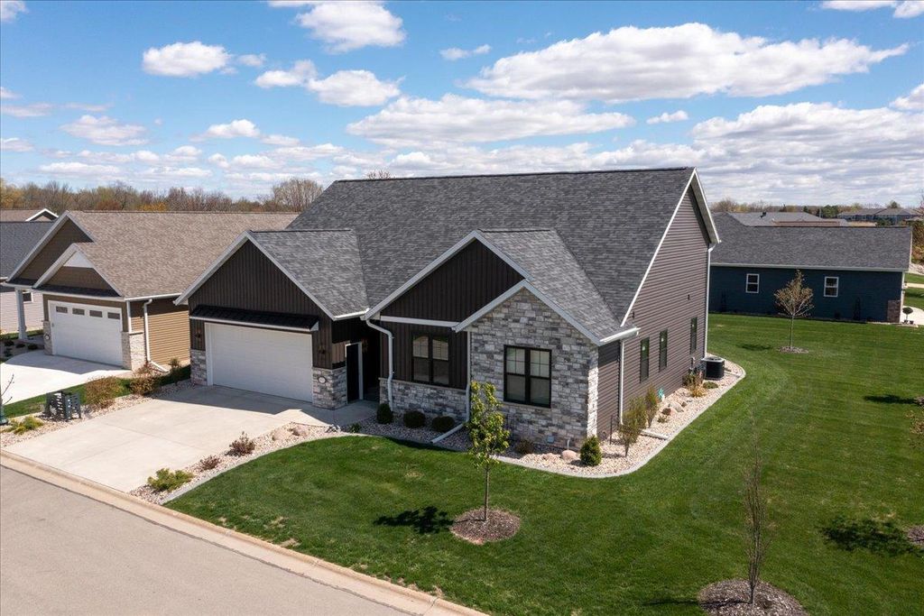 Photo of 901 Clover COURT, Menasha, WI 54952 (MLS # 50325031)
