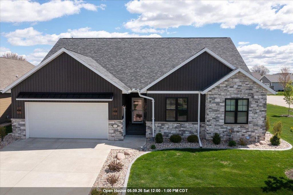 Photo of 901 Clover COURT, Menasha, WI 54952 (MLS # 50325031)