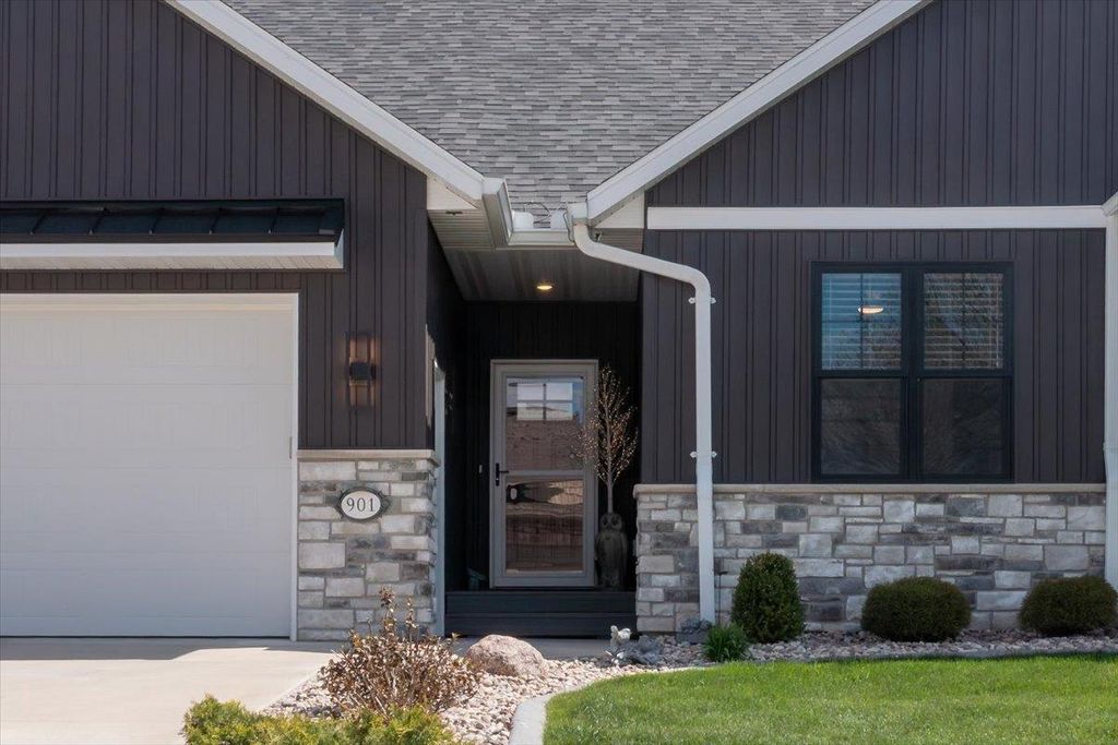Photo of 901 Clover COURT, Menasha, WI 54952 (MLS # 50325031)