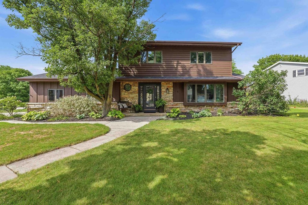 Photo of 5 Eastbrook LANE, Fond Du Lac, WI 54935 (MLS # 50330649)