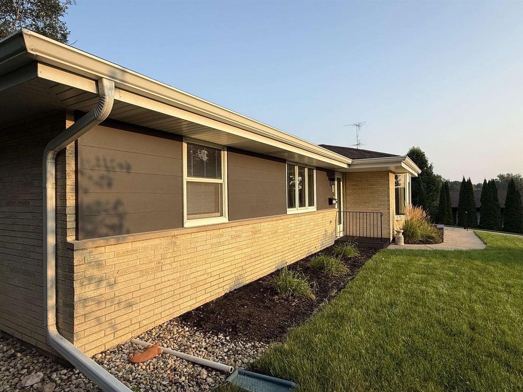 Photo of 2611 Golf Vu COURT, Monroe, WI 53566 (MLS # 2032221)