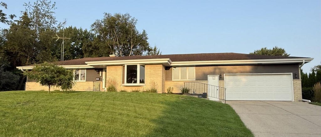 Photo of 2611 Golf Vu COURT, Monroe, WI 53566 (MLS # 2032221)