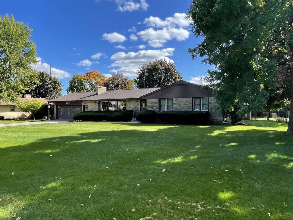 Photo of 5425 Old Q ROAD, Manitowoc, WI 54220 (MLS # 1945143)