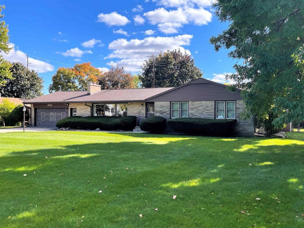 Photo of 5425 Old Q ROAD, Manitowoc, WI 54220 (MLS # 1945143)