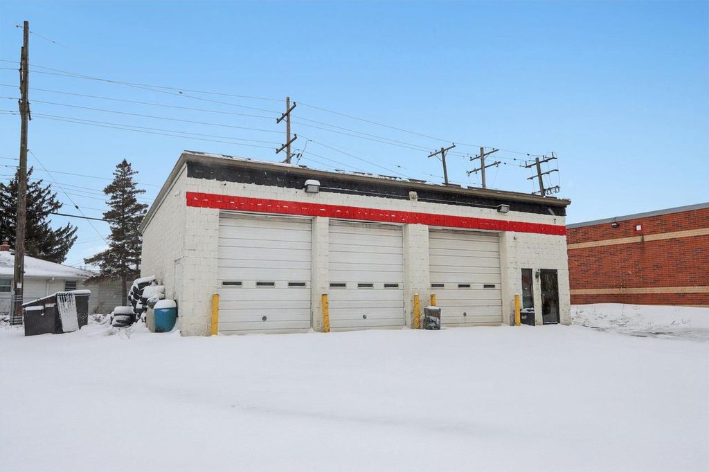 Photo of 8205 W Hampton AVENUE, Milwaukee, WI 53225 (MLS # 1947837)