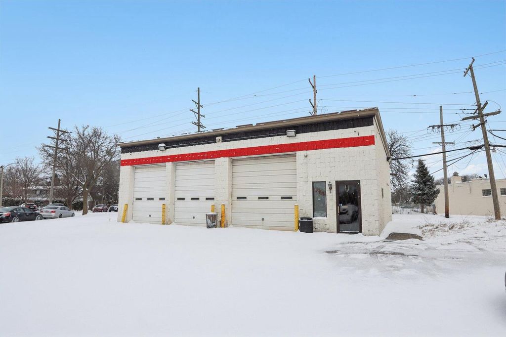 Photo of 8205 W Hampton AVENUE, Milwaukee, WI 53225 (MLS # 1947837)