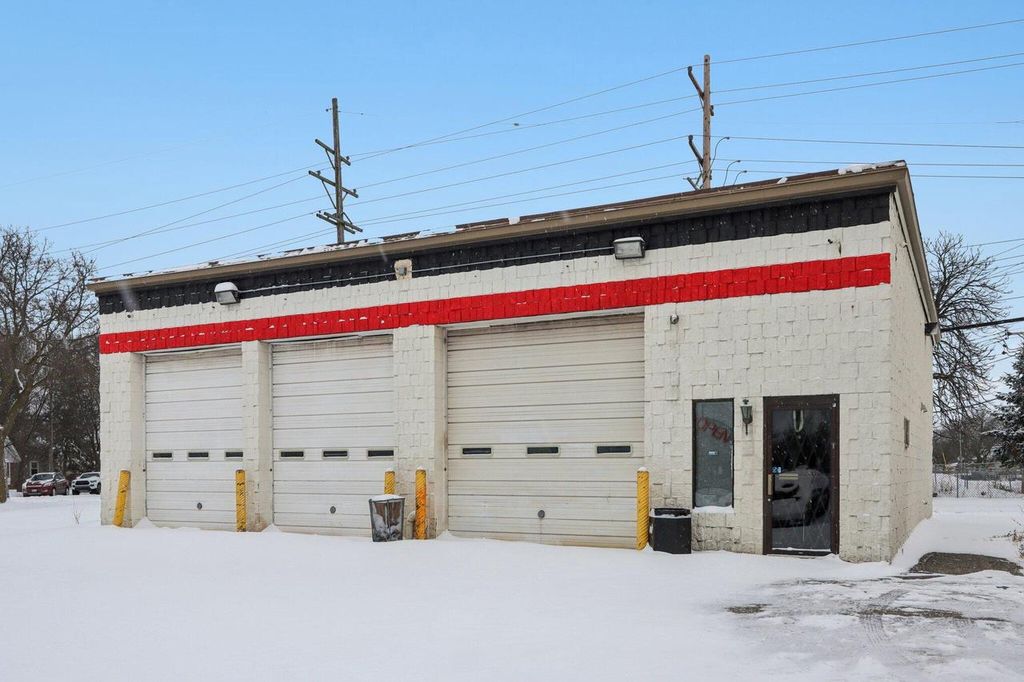 Photo of 8205 W Hampton AVENUE, Milwaukee, WI 53225 (MLS # 1947837)