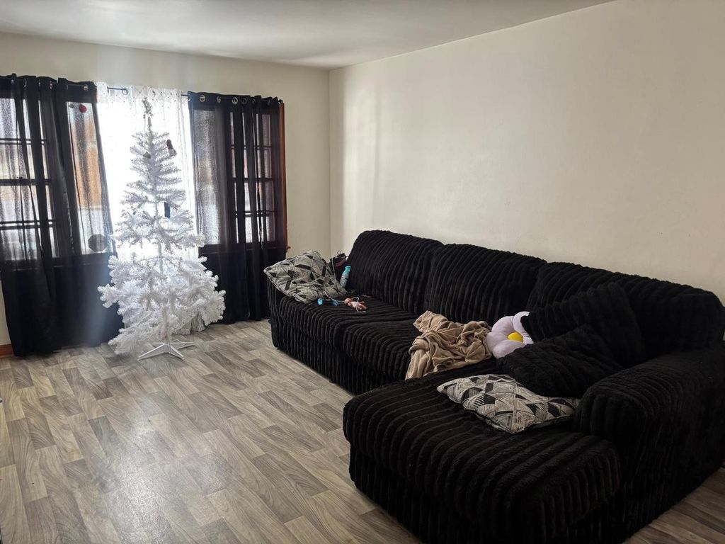 Photo of 3605 W Ohio AVENUE, Milwaukee, WI 53215 (MLS # 1947624)