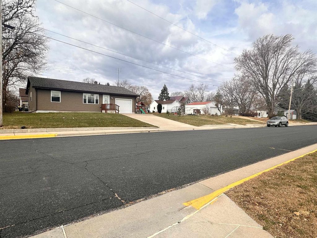 Photo of 333 S Hickory STREET, Mauston, WI 53948 (MLS # 2012929)