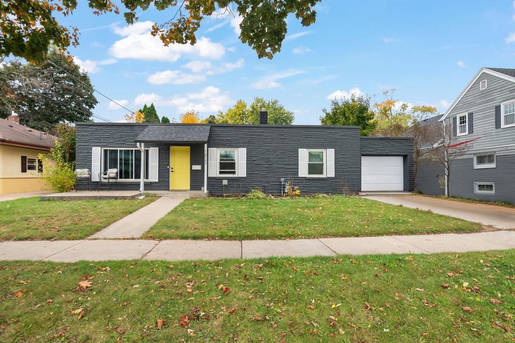 Photo of 1823 N Union STREET, Appleton, WI 54911 (MLS # 50317245)