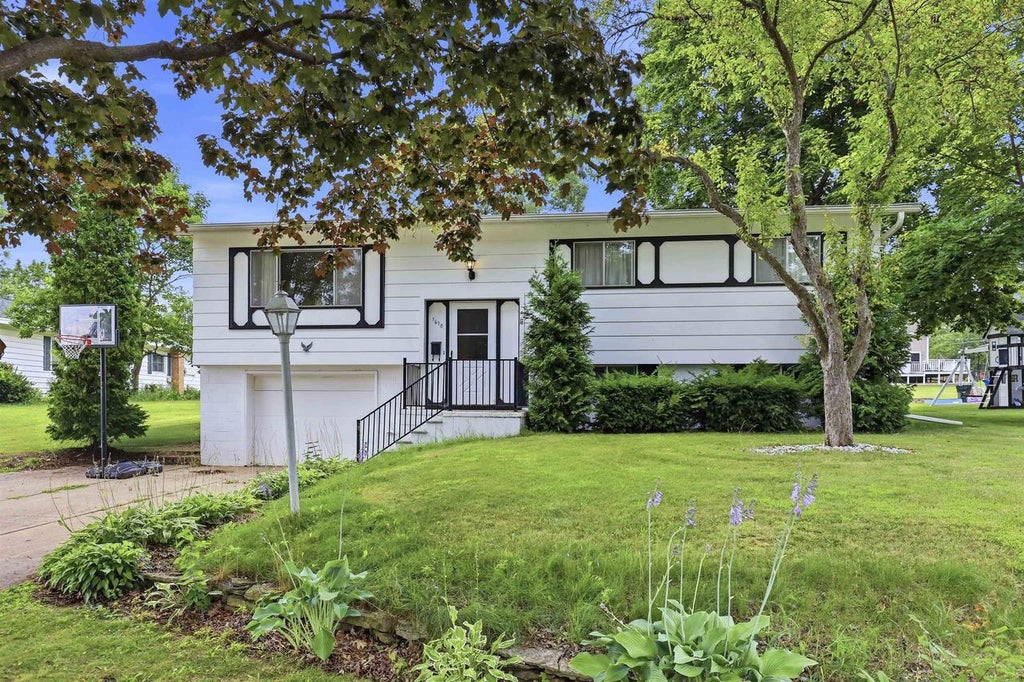 Photo of 1610 Wyman STREET, New London, WI 54961 (MLS # 50330567)