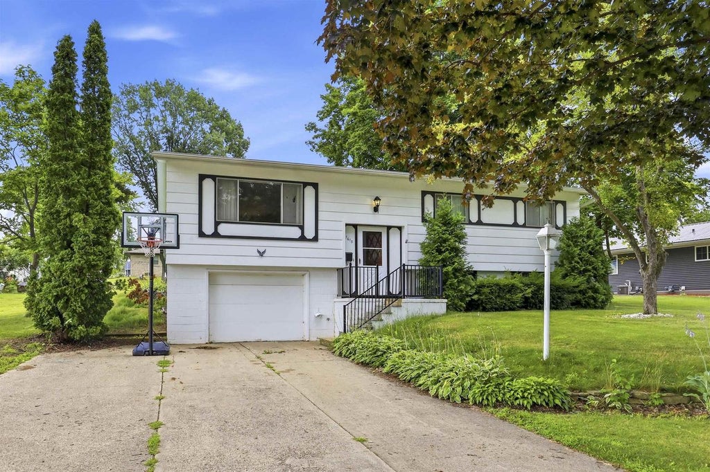 Photo of 1610 Wyman STREET, New London, WI 54961 (MLS # 50330567)