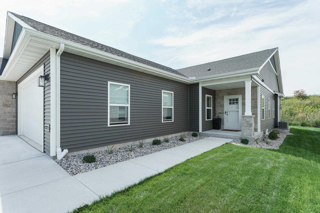 Photo of 3823 Tanglewood PLACE, Janesville, WI 53546 (MLS # 2031639)