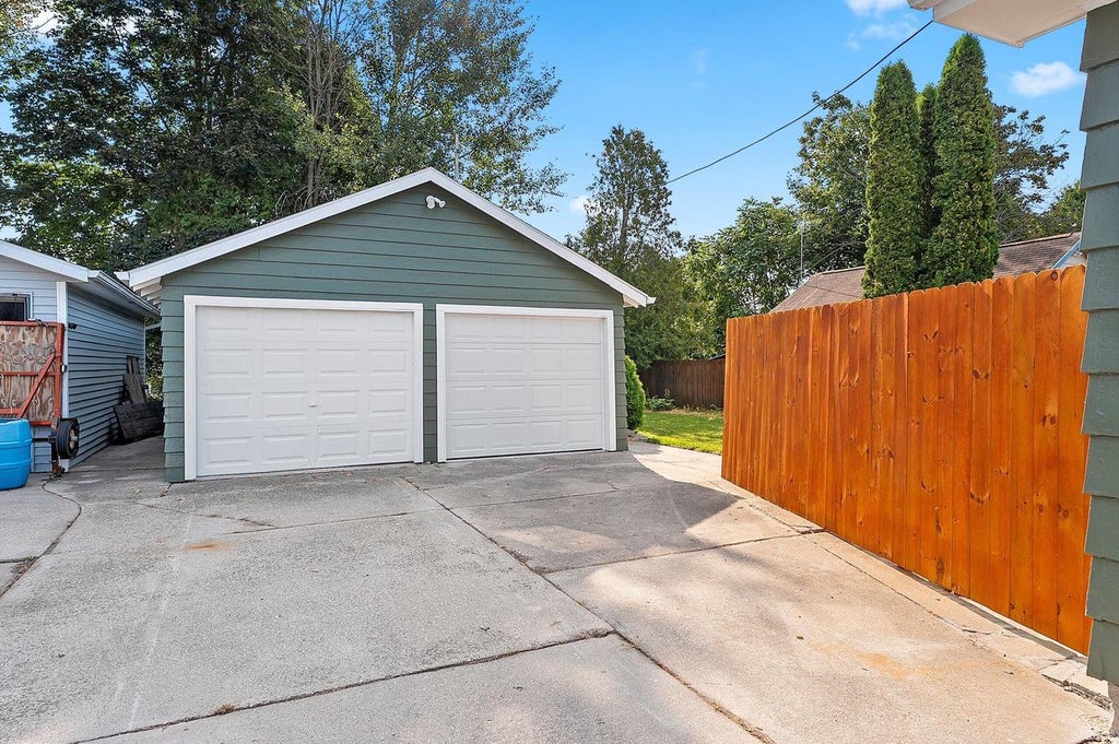 Photo of 1621 Johnston DRIVE, Manitowoc, WI 54220 (MLS # 1978436)