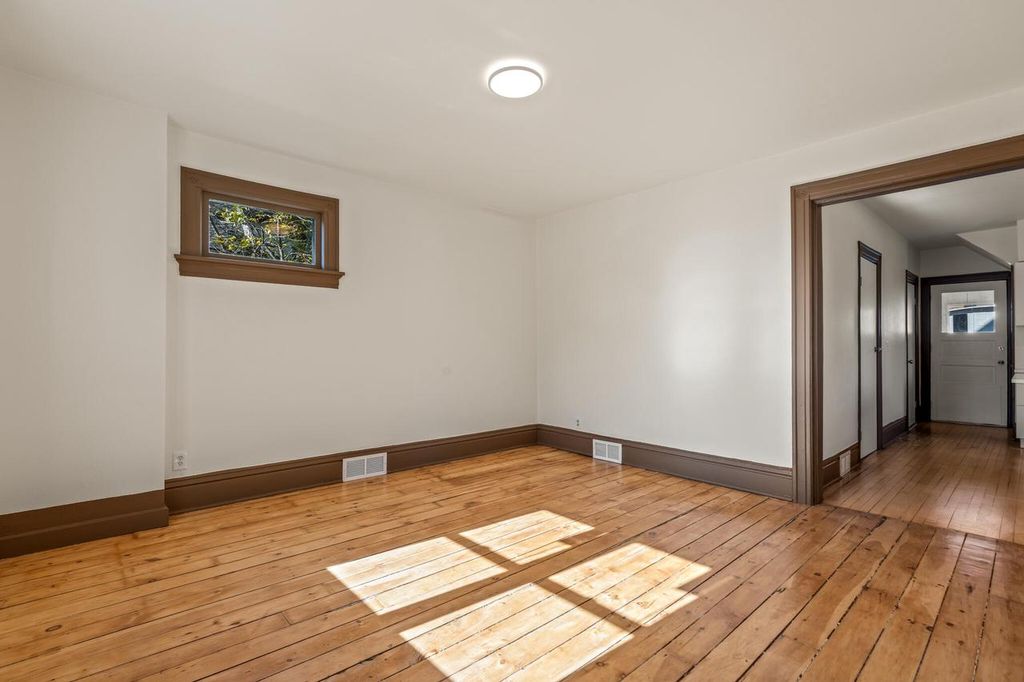 Photo of 138 E Rosedale AVENUE #138A, Milwaukee, WI 53207 (MLS # 1941029)