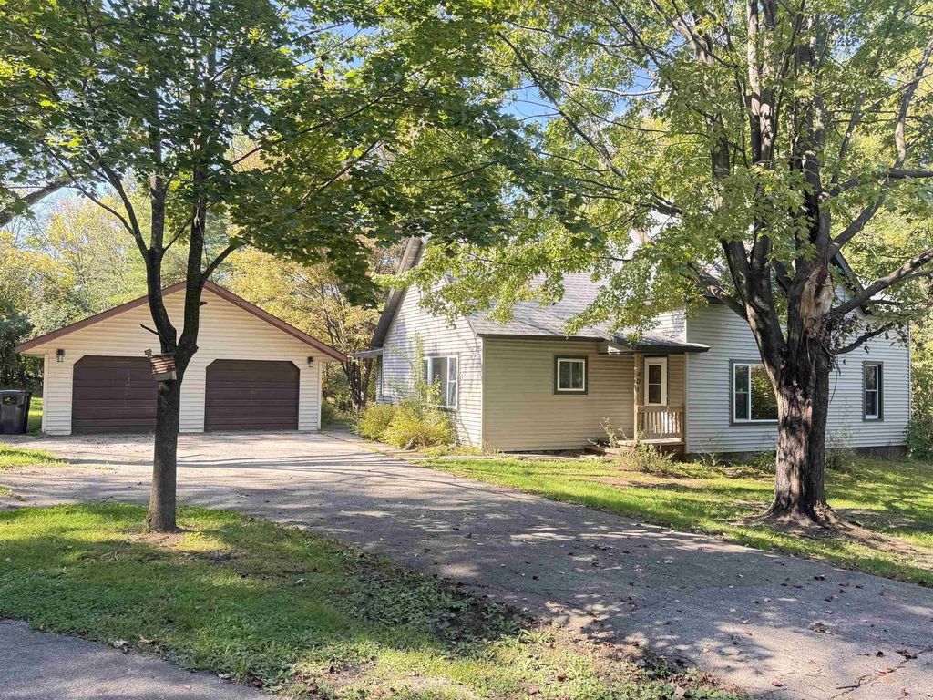 Photo of 401 Bailey STREET, Waupaca, WI 54981 (MLS # 50315928)