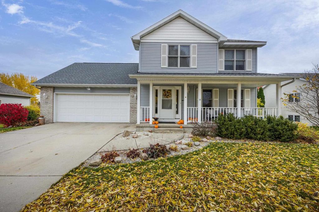 Photo of 733 Valley View DRIVE, Stoughton, WI 53589 (MLS # 2014903)