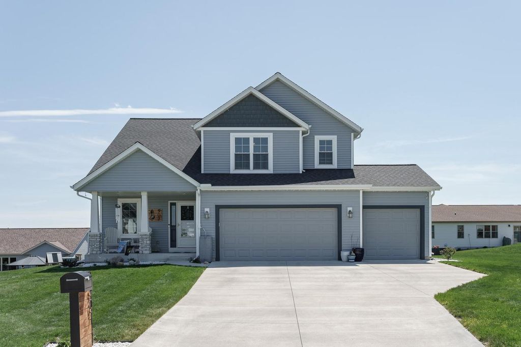 Photo of 907 Ridge COURT, Watertown, WI 53094 (MLS # 1960799)