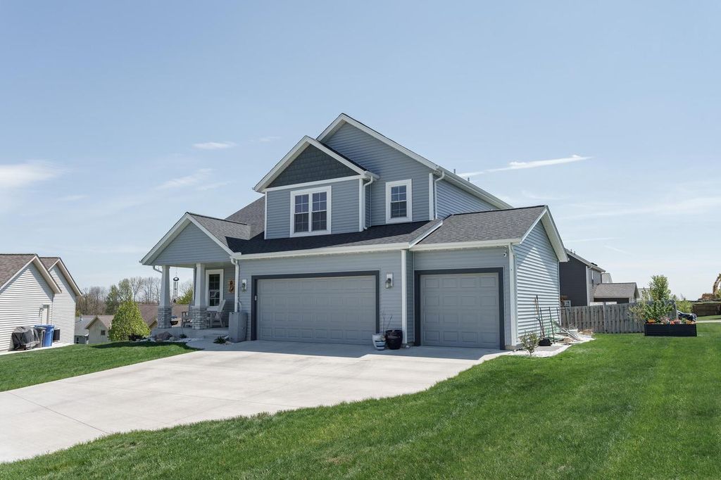 Photo of 907 Ridge COURT, Watertown, WI 53094 (MLS # 1960799)