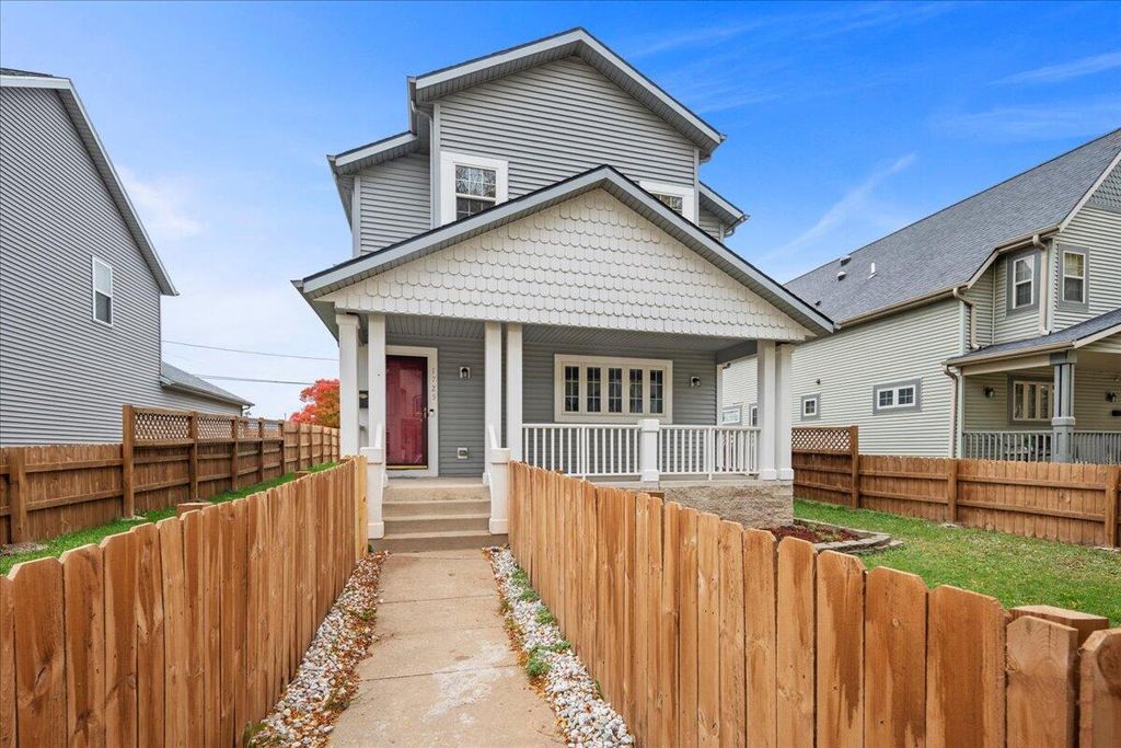 Photo of 1725 N 18th STREET, Milwaukee, WI 53205 (MLS # 1940822)