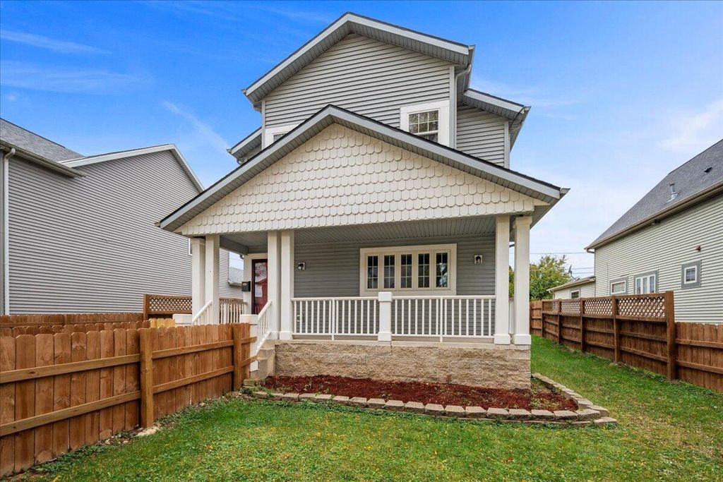 Photo of 1725 N 18th STREET, Milwaukee, WI 53205 (MLS # 1940822)