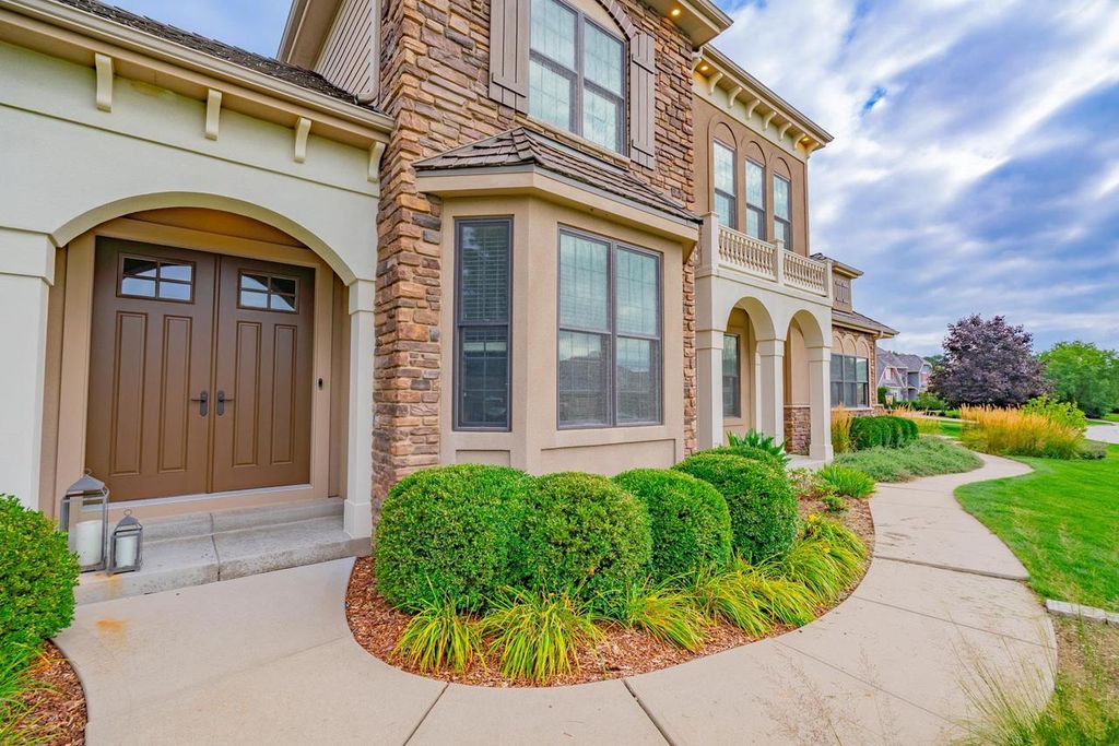 Photo of 1500 E Bristlecone DRIVE, Hartland, WI 53029 (MLS # 2020347)