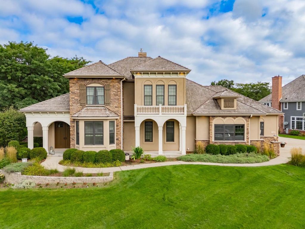 Photo of 1500 E Bristlecone DRIVE, Hartland, WI 53029 (MLS # 2020347)