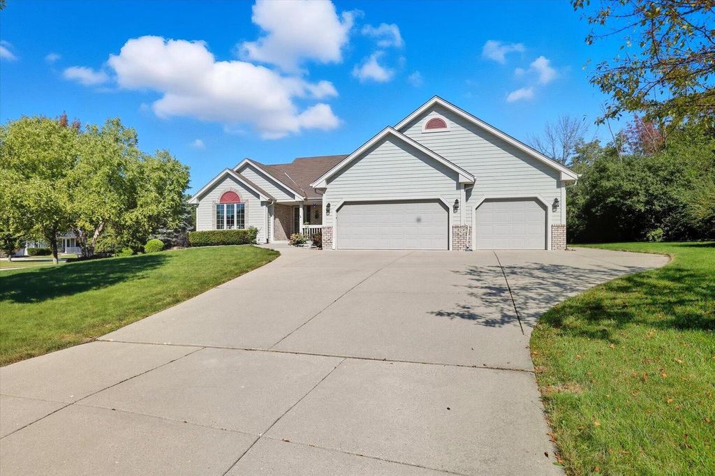 Photo of 4540 W Melissa COURT, Franklin, WI 53132 (MLS # 1937986)