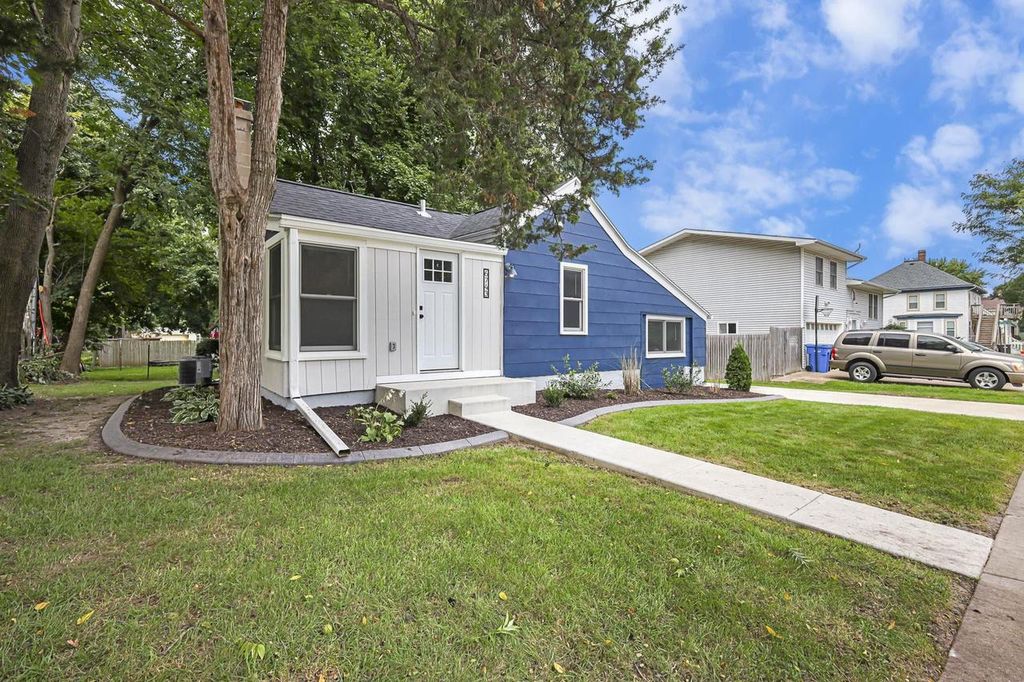 Photo of 6743 Depot STREET, Windsor, WI 53598 (MLS # 2013548)