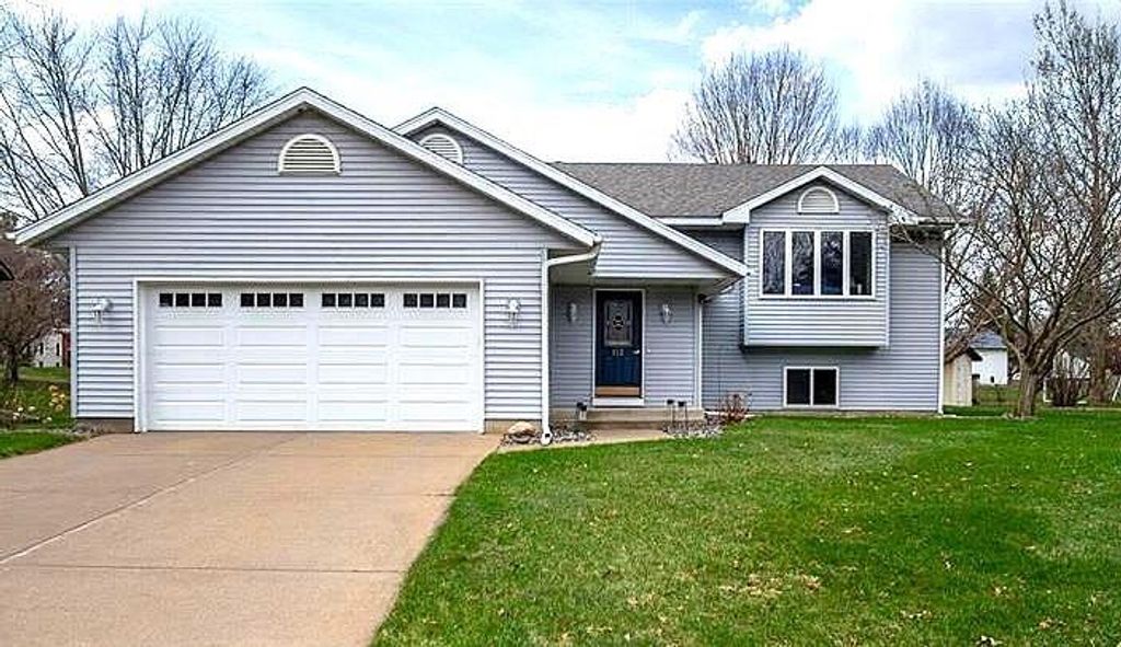 Photo of 512 Windsor Forest DRIVE, Altoona, WI 54720 (MLS # 1599935)